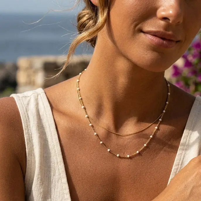 Collar de cadena fina con bolitas de colores en acero – Modelo Elba