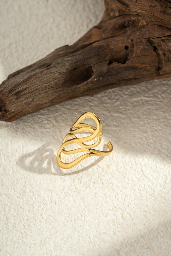 Anillo ajustable de líneas onduladas en acero – Modelo Thalassa