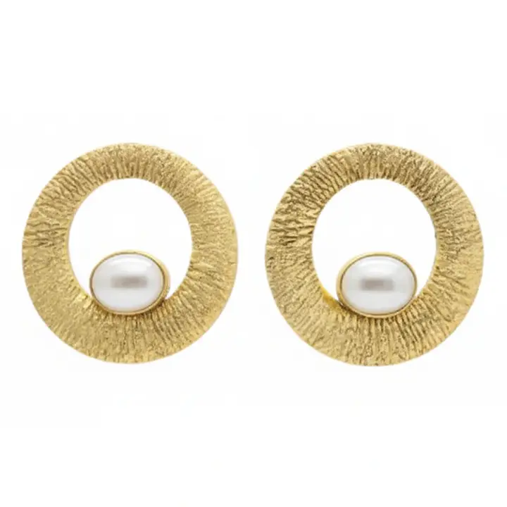 Pendientes redondos dorados con perla – Modelo Natalie