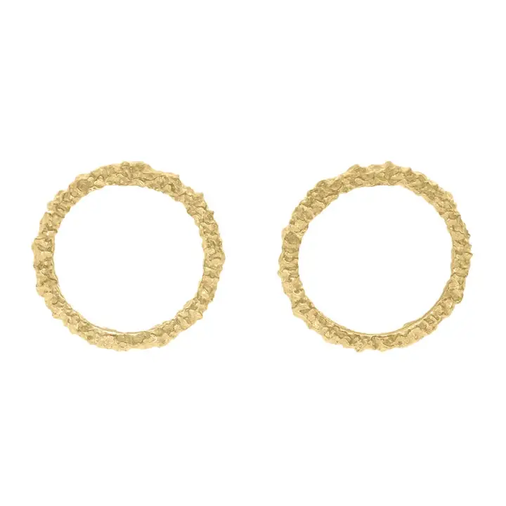 Pendientes de aro texturizados dorados – Modelo Olimpia