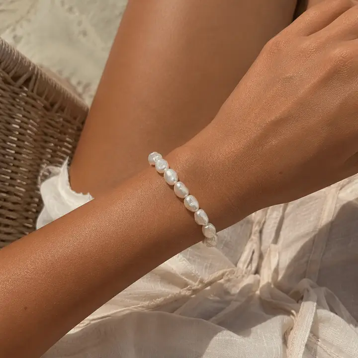 Pulsera de perlas barrocas naturales en acero – Modelo Oceania